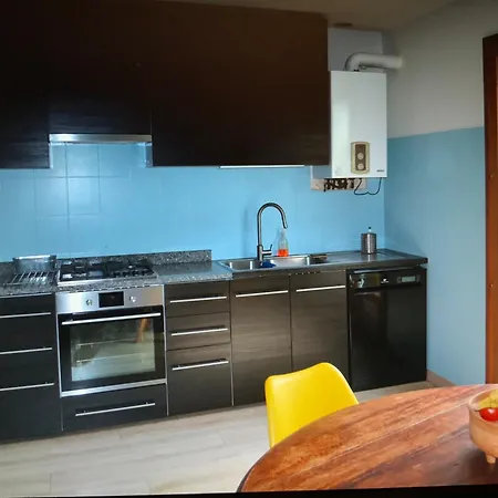 175m2 Idealement Situe Stationnement Gratuit Bas Διαμέρισμα *