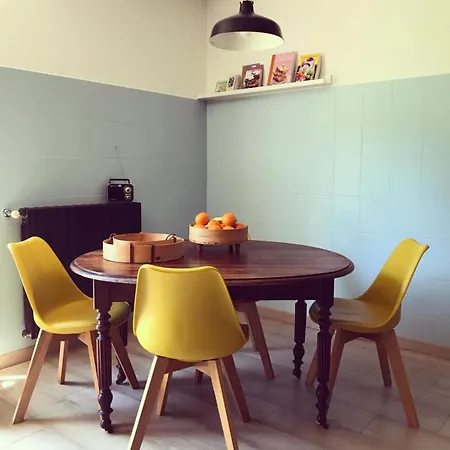 Apartment 175m2 Idealement Situe Stationnement Gratuit Bas *