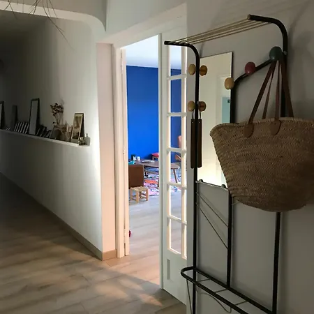Apartment 175m2 Idealement Situe Stationnement Gratuit Bas