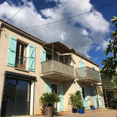 175m2 Idealement Situe Stationnement Gratuit Bas Apartment *
