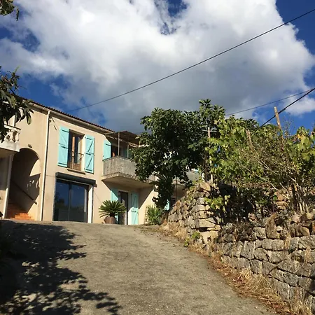 175m2 Idealement Situe Stationnement Gratuit Bas Apartment