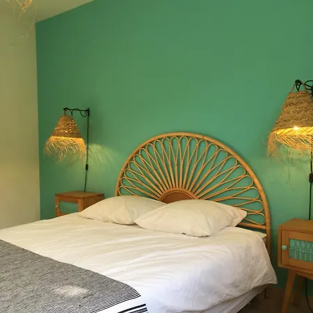 175m2 Idealement Situe Stationnement Gratuit Bas Apartment *