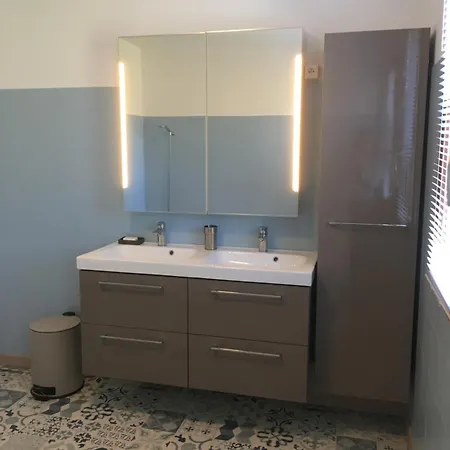 175m2 Idealement Situe Stationnement Gratuit Bas Διαμέρισμα Αζάτσιο