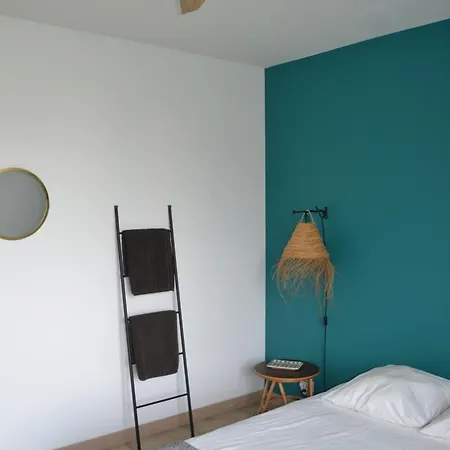 175m2 Idealement Situe Stationnement Gratuit Bas Apartment