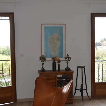 Apartment 175m2 Idealement Situe Stationnement Gratuit Bas