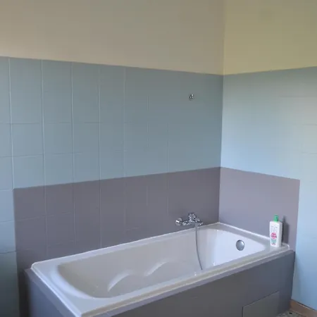 175m2 Idealement Situe Stationnement Gratuit Bas * Αζάτσιο