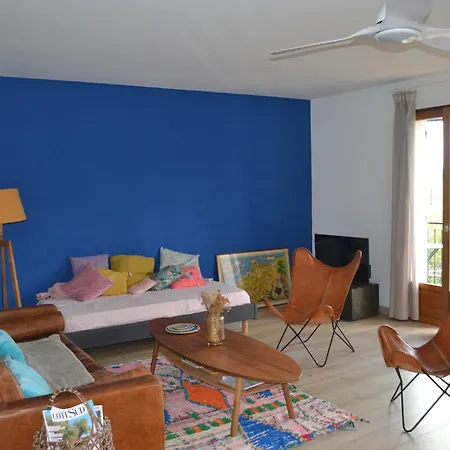 175m2 Idealement Situe Stationnement Gratuit Bas Διαμέρισμα *