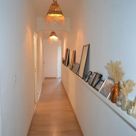Διαμέρισμα 175m2 Idealement Situe Stationnement Gratuit Bas *
