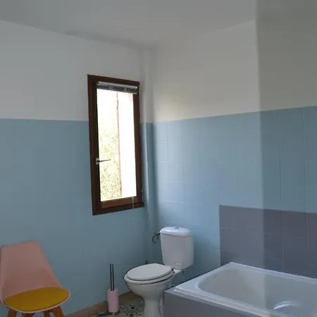 175m2 Idealement Situe Stationnement Gratuit Bas * Αζάτσιο