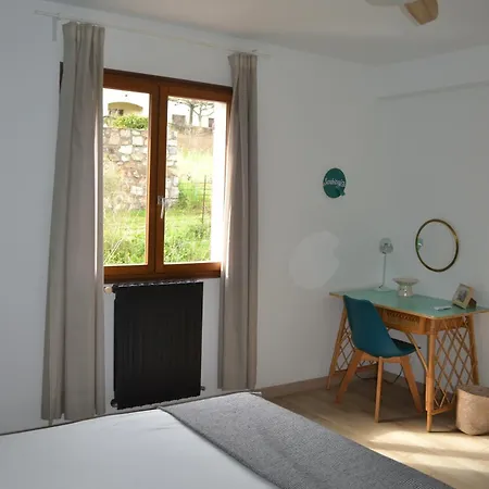 175m2 Idealement Situe Stationnement Gratuit Bas Apartment